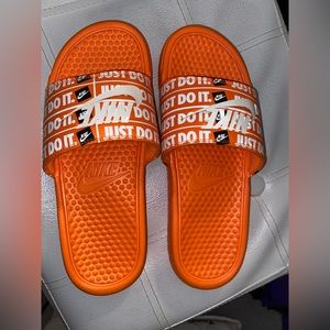ORANGE NIKE SLIDES